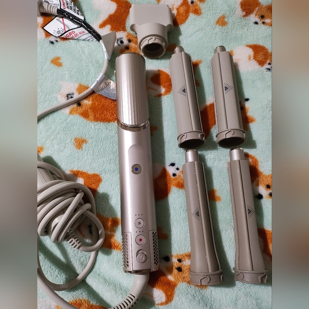 Shark Blow-dryer W/ Different Attachments